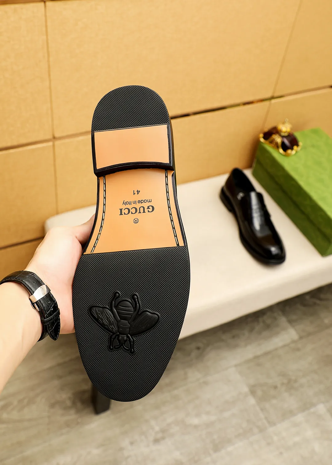 Men's shoes 💰520 💐 Product trademark: GUCCI "Gucci" casual leather shoes Regular size: 38-44 (45.46🉑️customized) Product materials: Selected imported first-layer open-edge beaded cowhide leather upper, imported water-dyed cowhide leather lining. Strong three-dimensional visual effect, original outsole Color: 4⃣️colors available